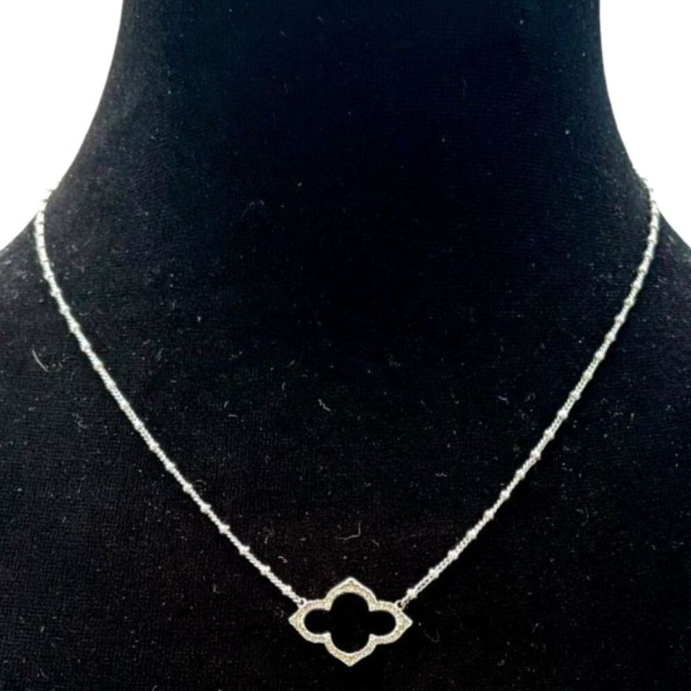 Stella & Dot Arabesque Necklace Fixed Quatrefoil Pendant Satellite Chain *FLAW*